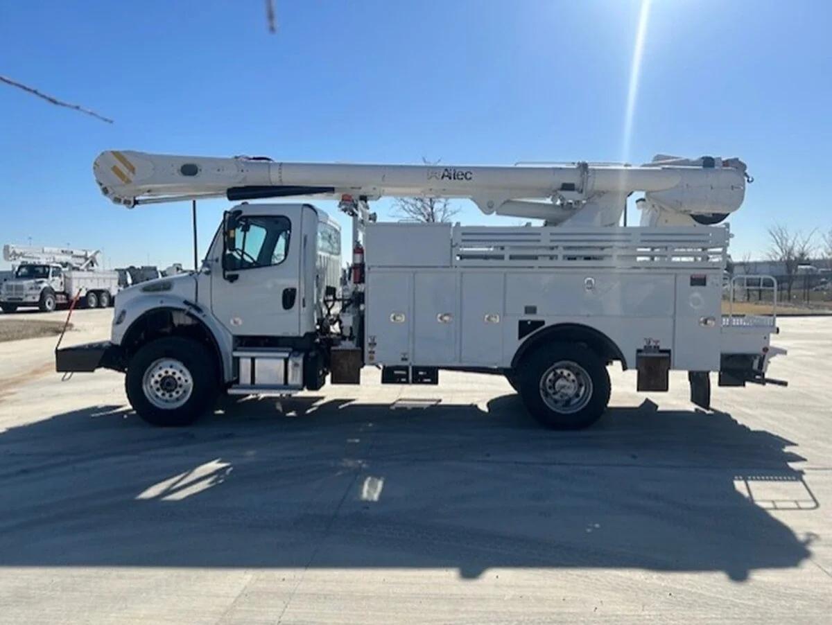 2020 Freightliner M2 106 in Fort Worth, TX — photo 2