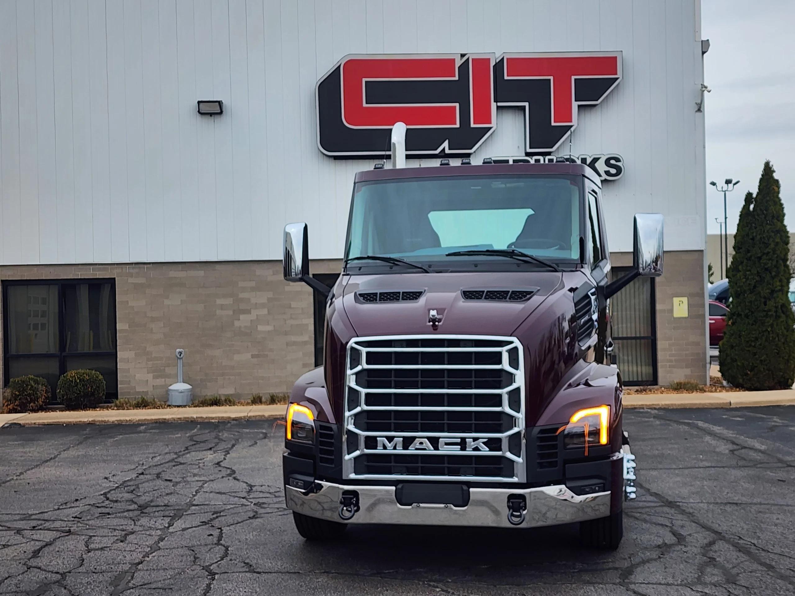 2027 Mack Anthem in Rockford, IL — photo 2