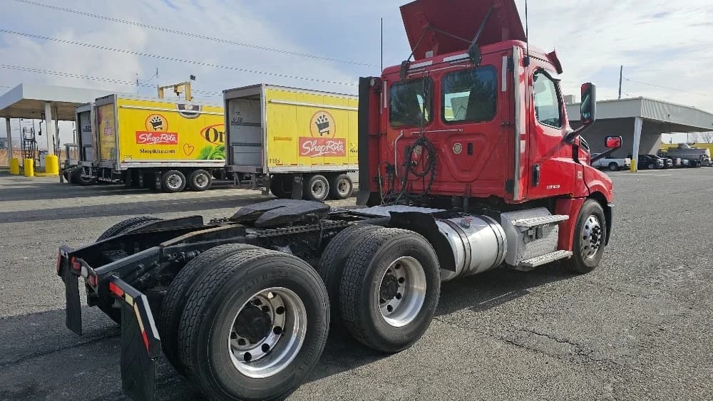 2019 Freightliner Cascadia in Edison, NJ — photo 7