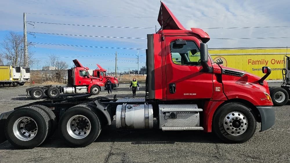 2019 Freightliner Cascadia in Edison, NJ — photo 8
