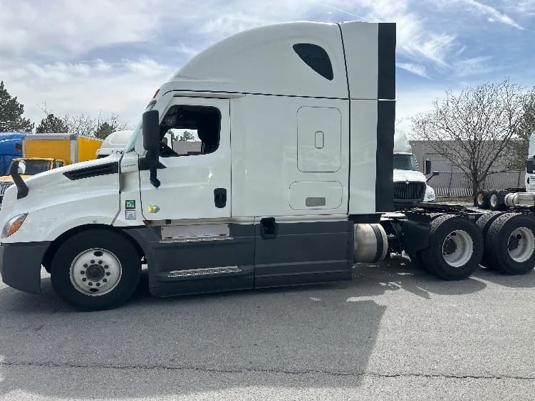 2023 Freightliner Cascadia in Sparks, NV — photo 4