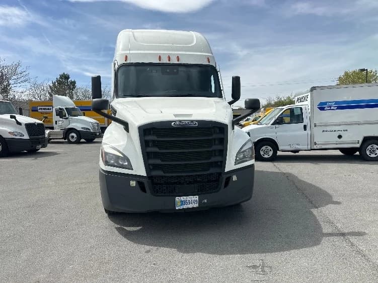 2023 Freightliner Cascadia in Sparks, NV — photo 2