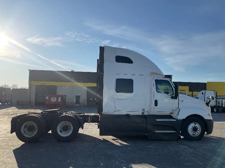 2023 International LT in Milwaukee, WI — photo 8