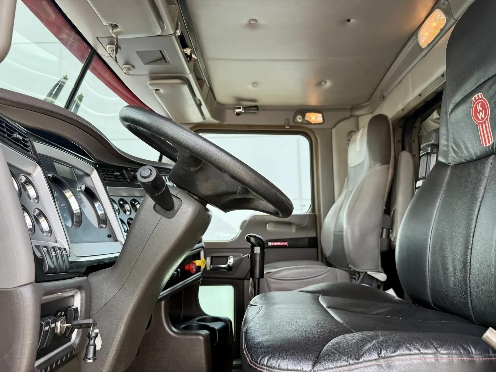 2014 Kenworth T800 in New Lenox, IL — photo 14