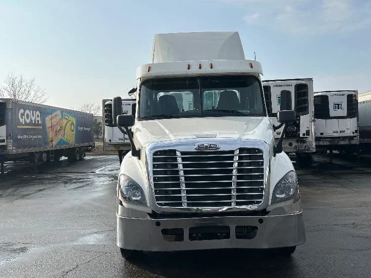 2019 Freightliner Cascadia in La Porte, IN — photo 2