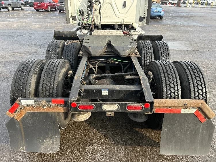 2019 Freightliner Cascadia in La Porte, IN — photo 6