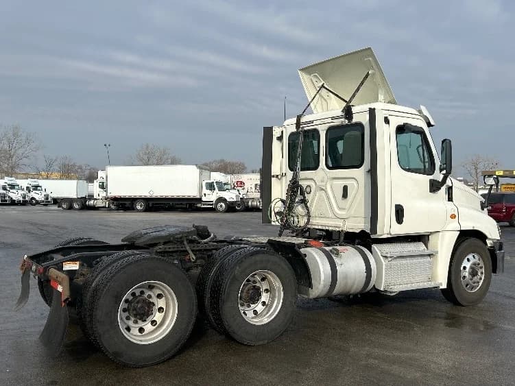 2019 Freightliner Cascadia in La Porte, IN — photo 7