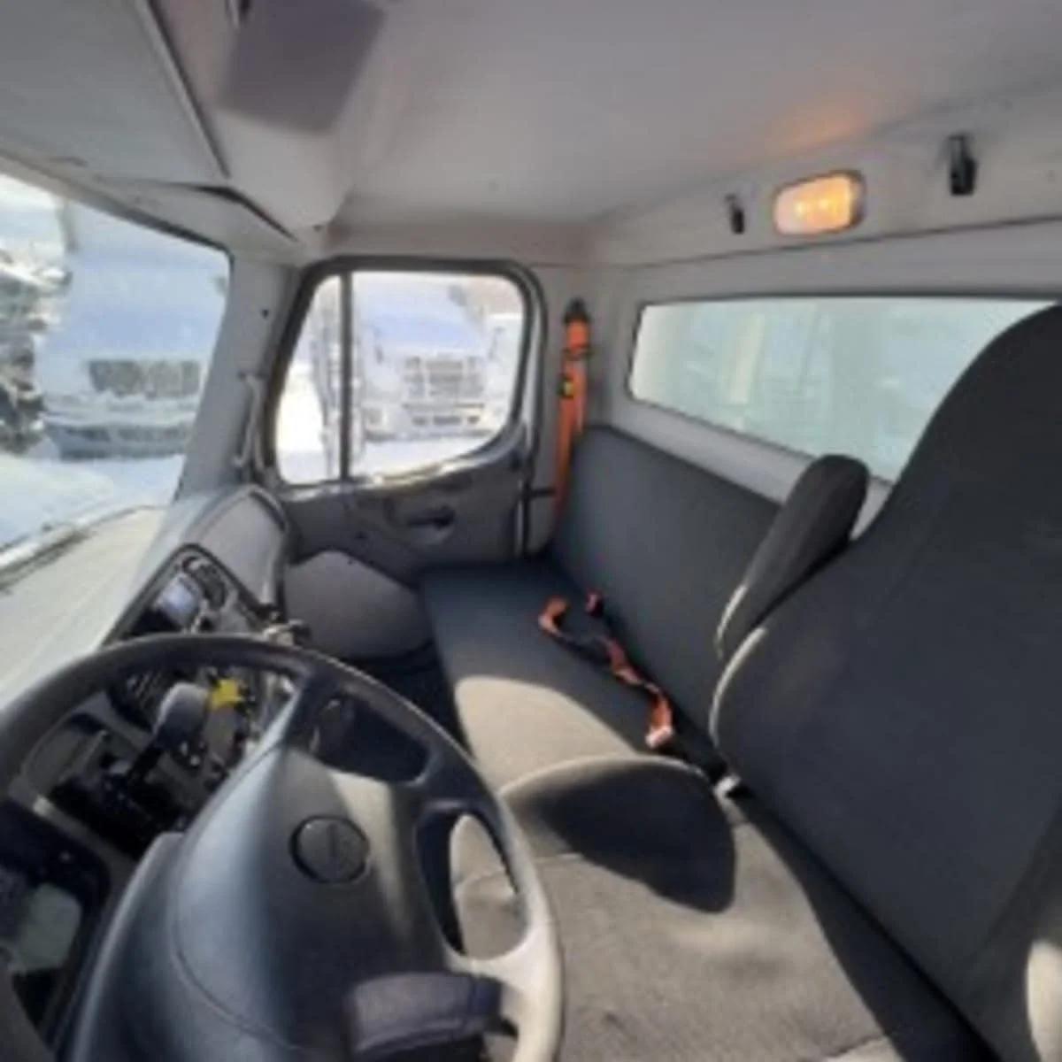 2018 Freightliner M2 106 in Syracuse, NY — photo 7