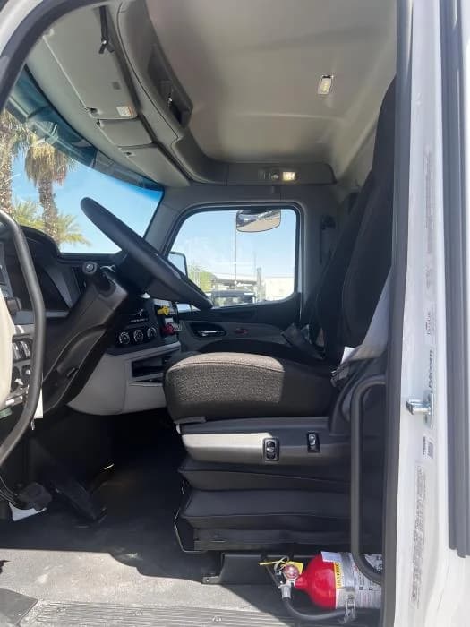 2026 Peterbilt 567 in Phoenix, AZ — photo 15