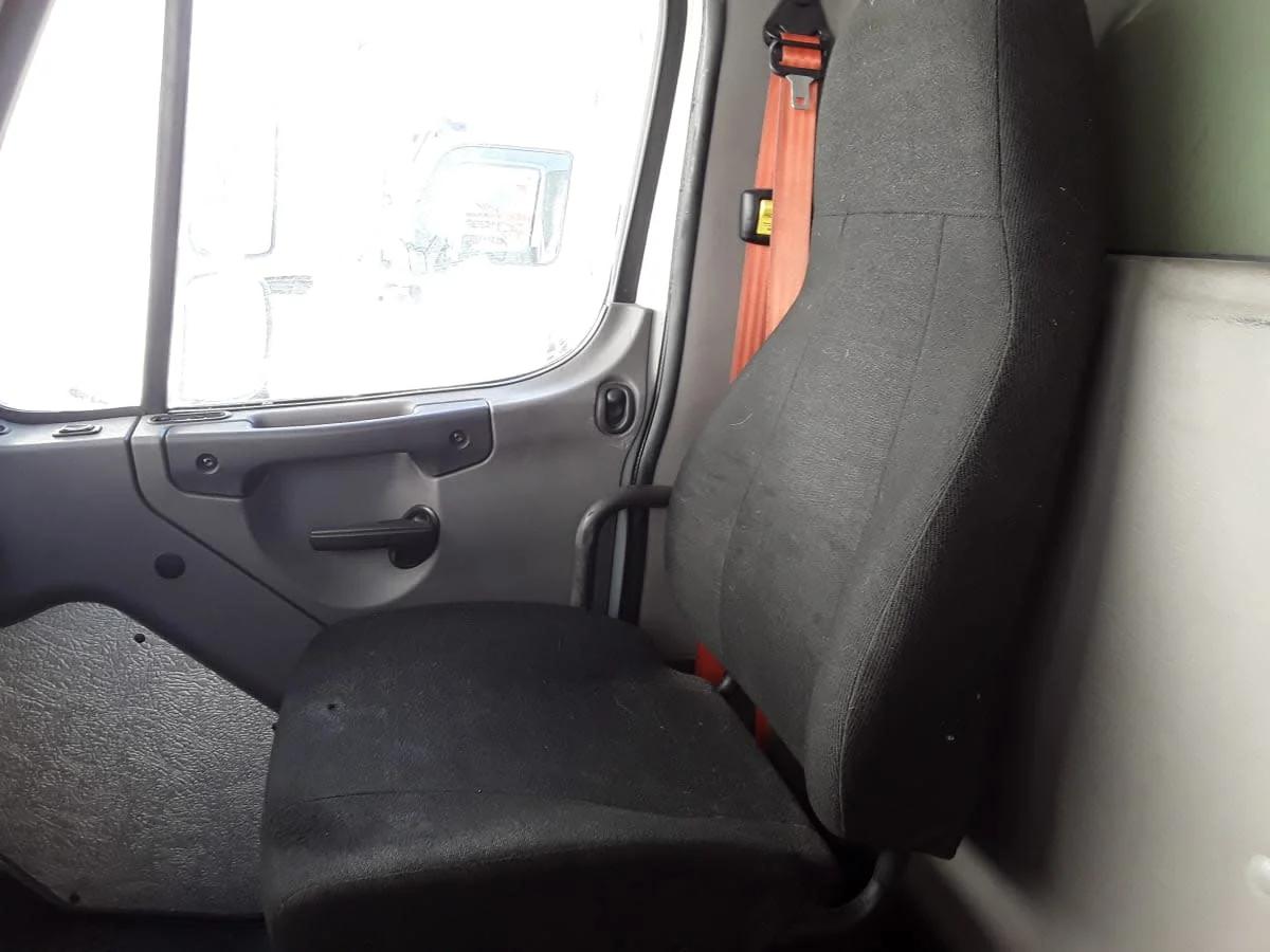 2019 Freightliner M2 106 in Kansas City, MO — photo 11