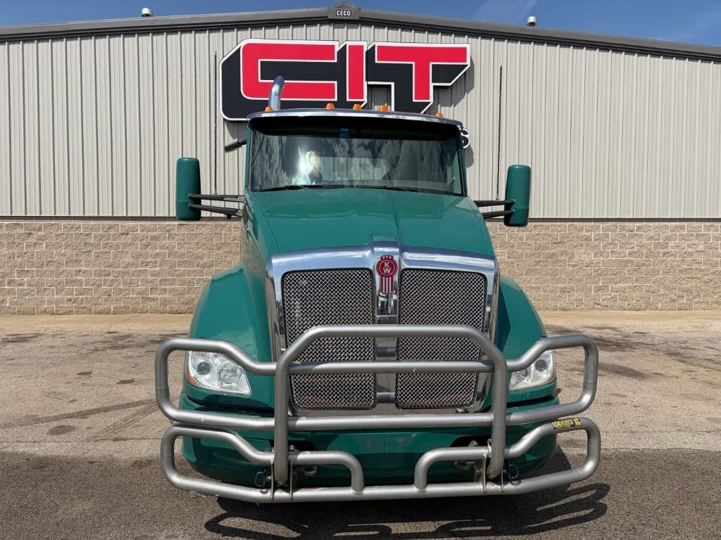 2018 Kenworth T680 in Morton, IL — photo 2