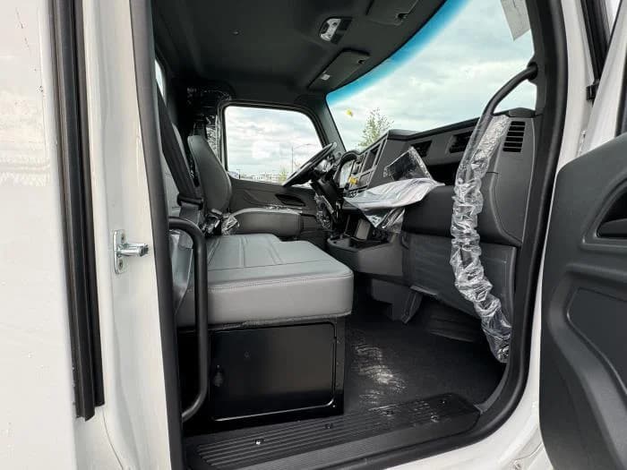 2025 Peterbilt 536 in Sealy, TX — photo 17