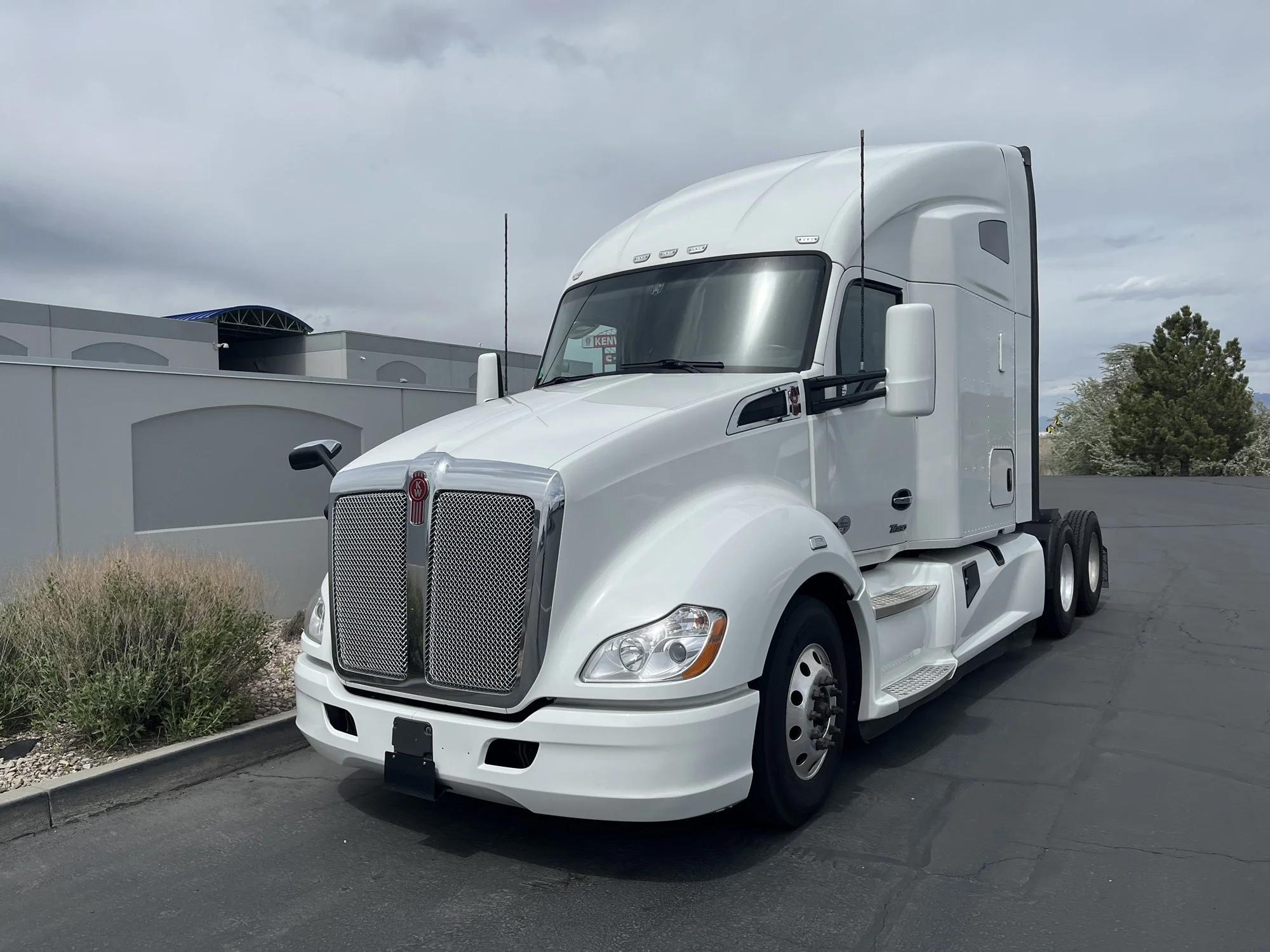2022 Kenworth T680 in Salt Lake, UT, UT — photo 2