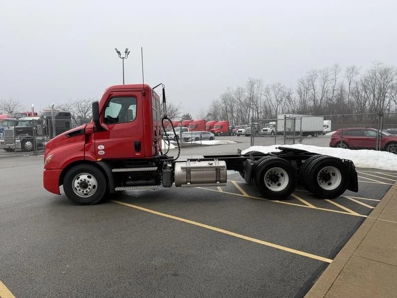 2026 Freightliner Cascadia in Pittsburgh, PA — photo 8