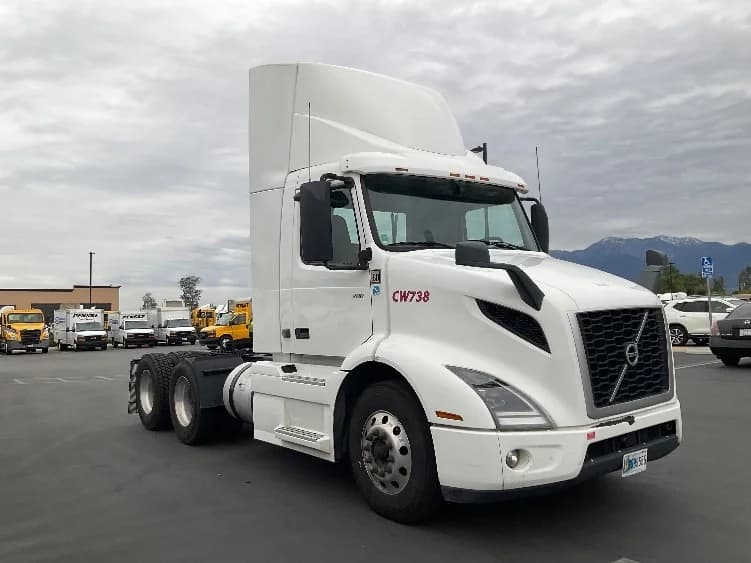 2020 Volvo VNR 640