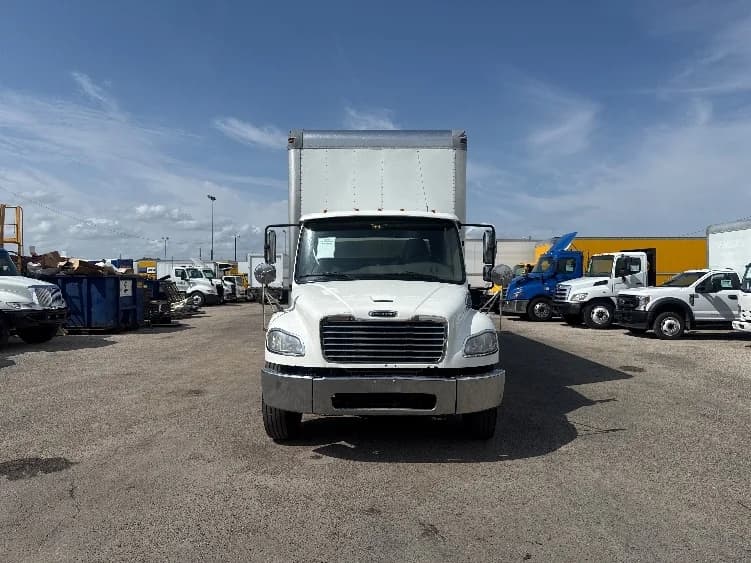 2020 Freightliner M2 106 in Dallas, TX — photo 2