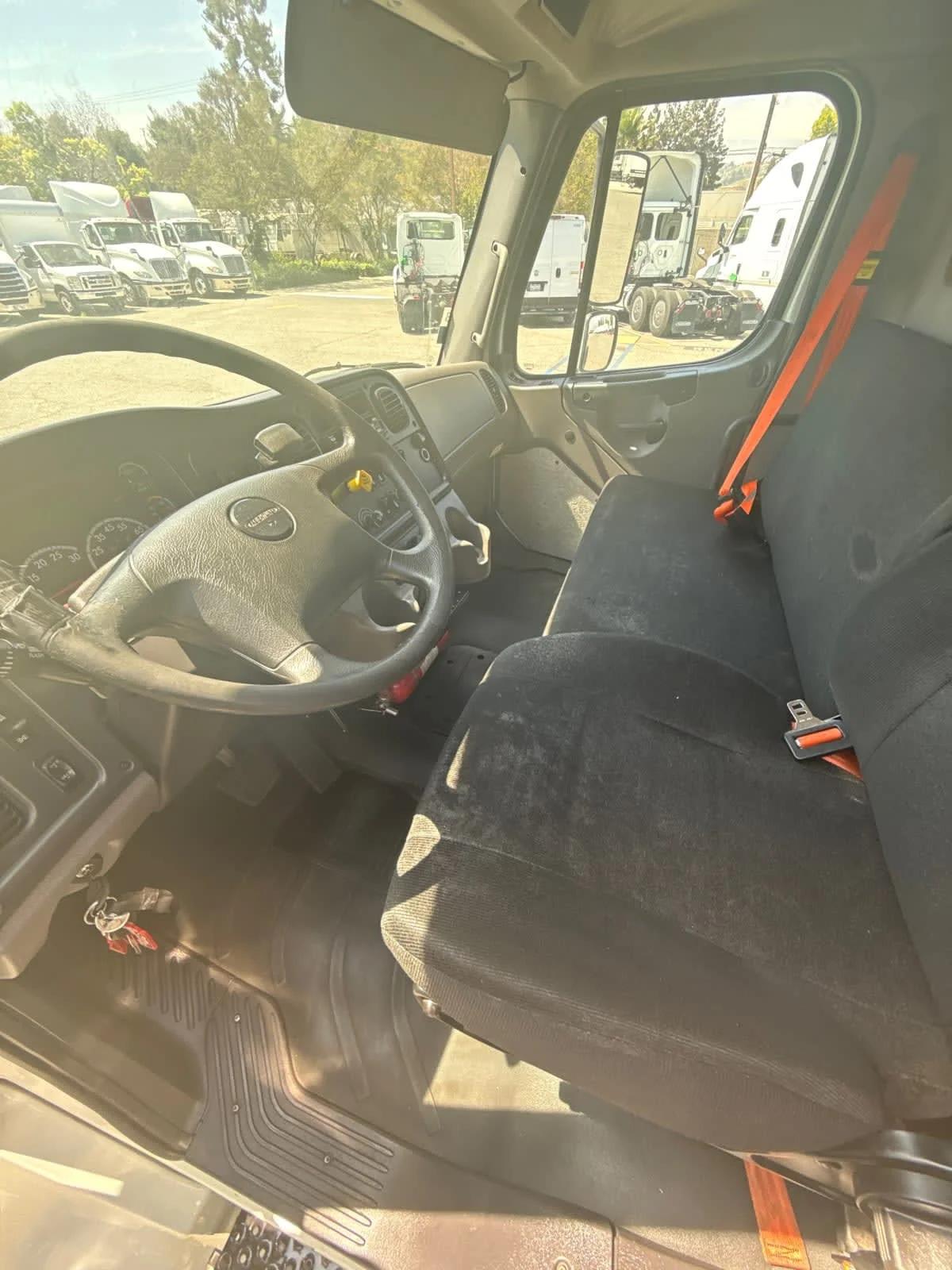 2019 Freightliner M2 106 in Pomona, CA — photo 8