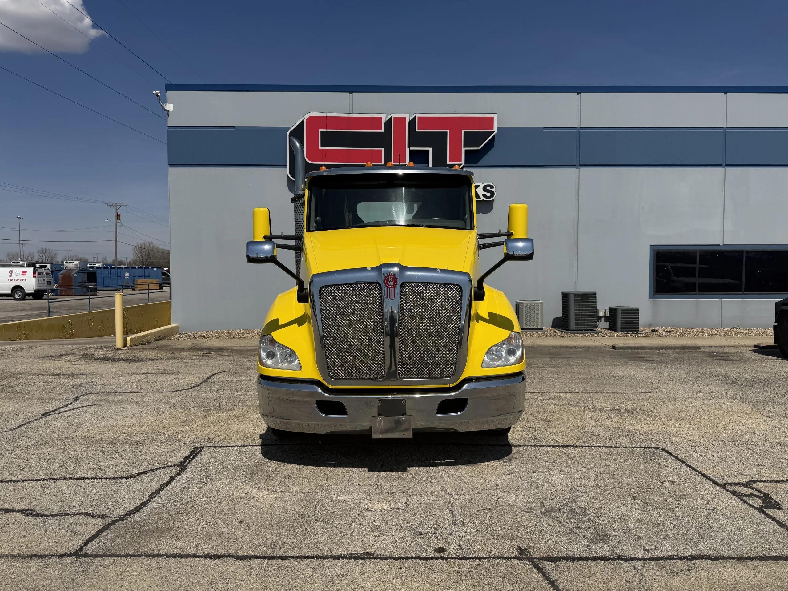 2017 Kenworth T680 in Springfield, IL — photo 2