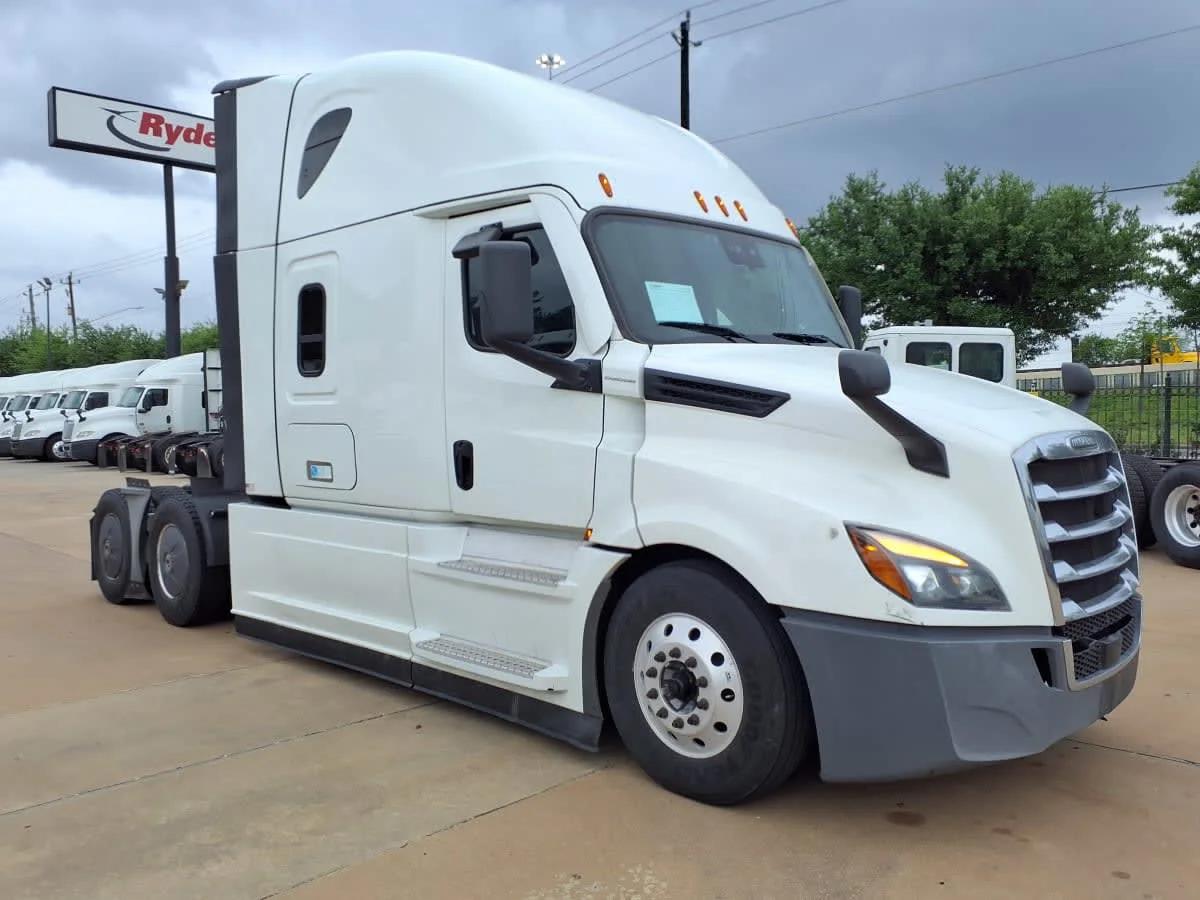 2023 Freightliner Cascadia in Houston, TX — photo 3