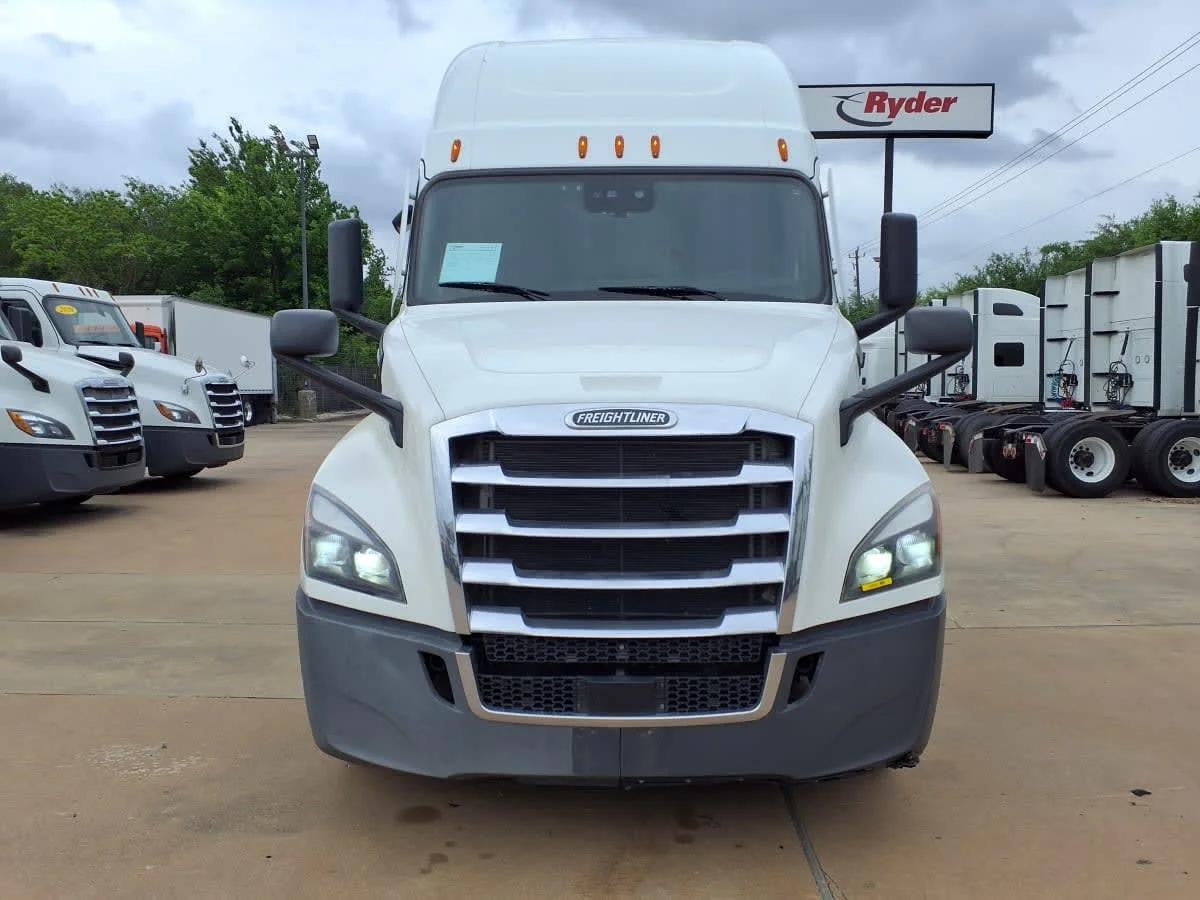 2023 Freightliner Cascadia in Houston, TX — photo 2
