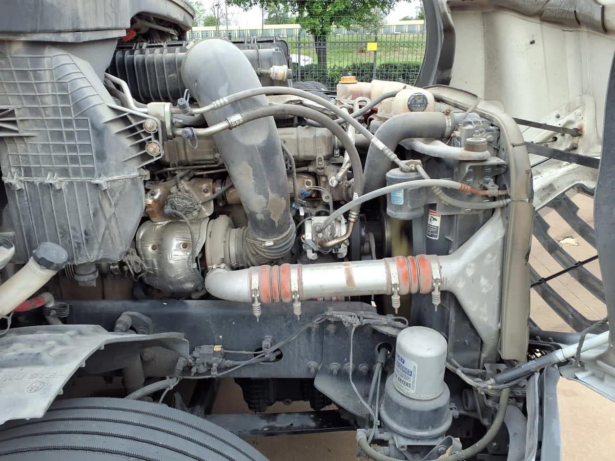 2023 Freightliner Cascadia in Houston, TX — photo 10