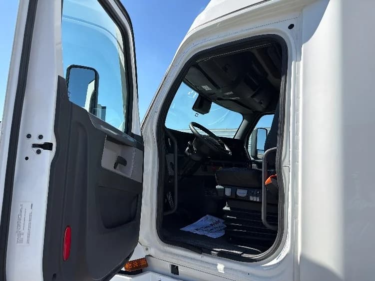 2022 Freightliner Cascadia in Jerome, ID — photo 9