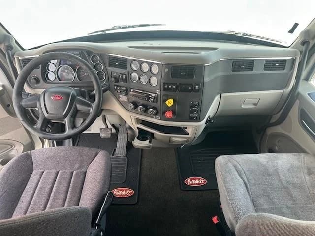 2019 Peterbilt 579 in Pharr, TX — photo 12