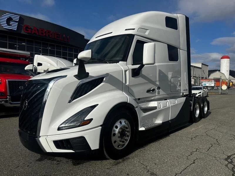 2025 Volvo VNL 660
