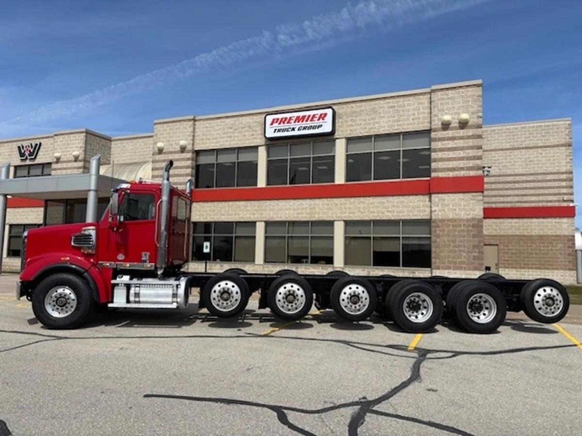 2021 Freightliner 122SD — photo 8