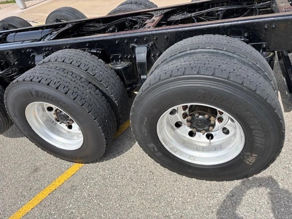 2021 Freightliner 122SD — photo 11