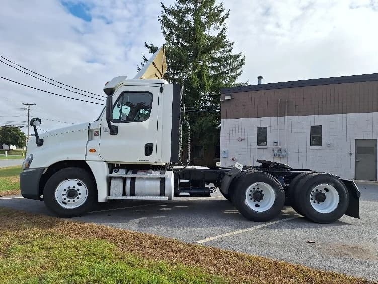 2018 Freightliner Cascadia in Hudson, NH — photo 4