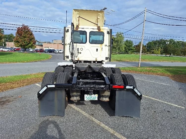 2018 Freightliner Cascadia in Hudson, NH — photo 6