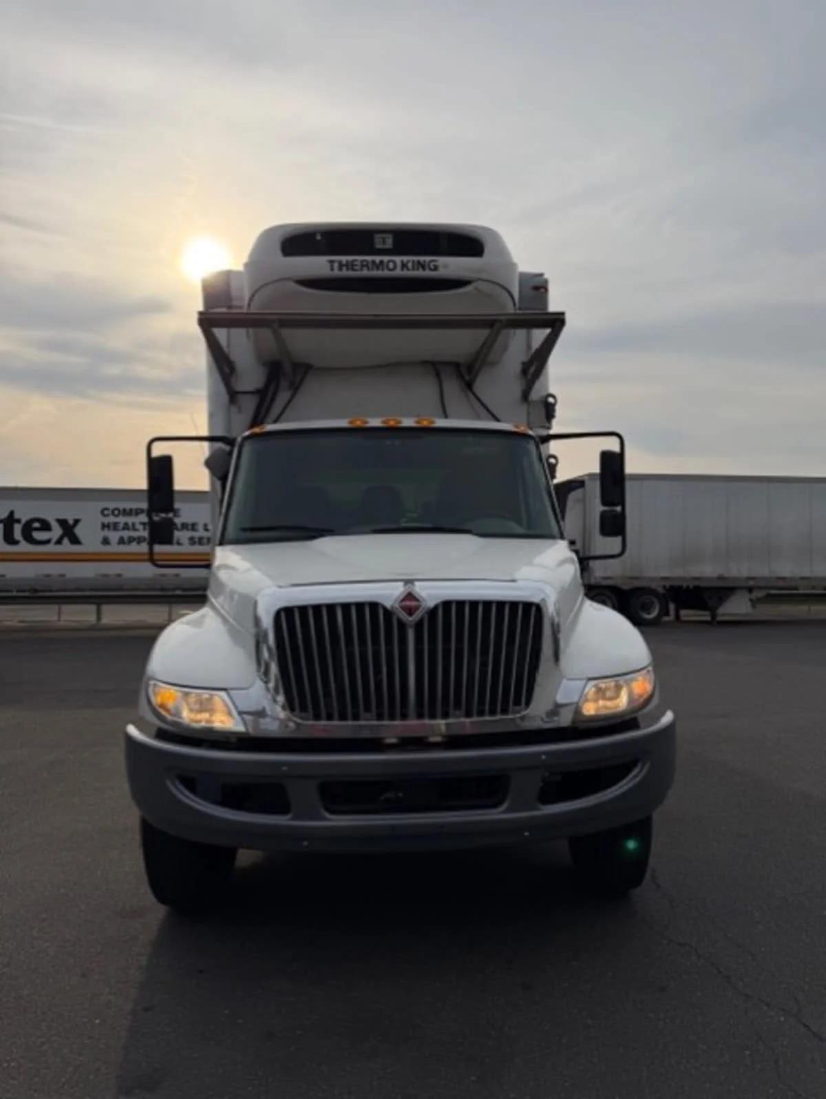 2019 International 4300 in Farmingdale, NY — photo 2