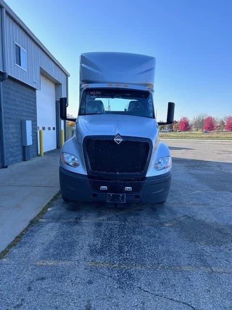 2025 International LT — photo 2