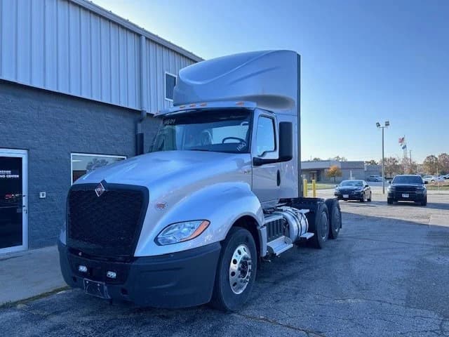 2025 International LT — photo 3