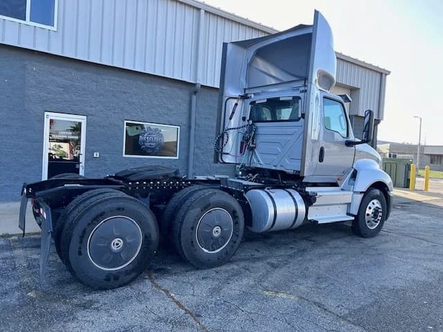 2025 International LT — photo 4