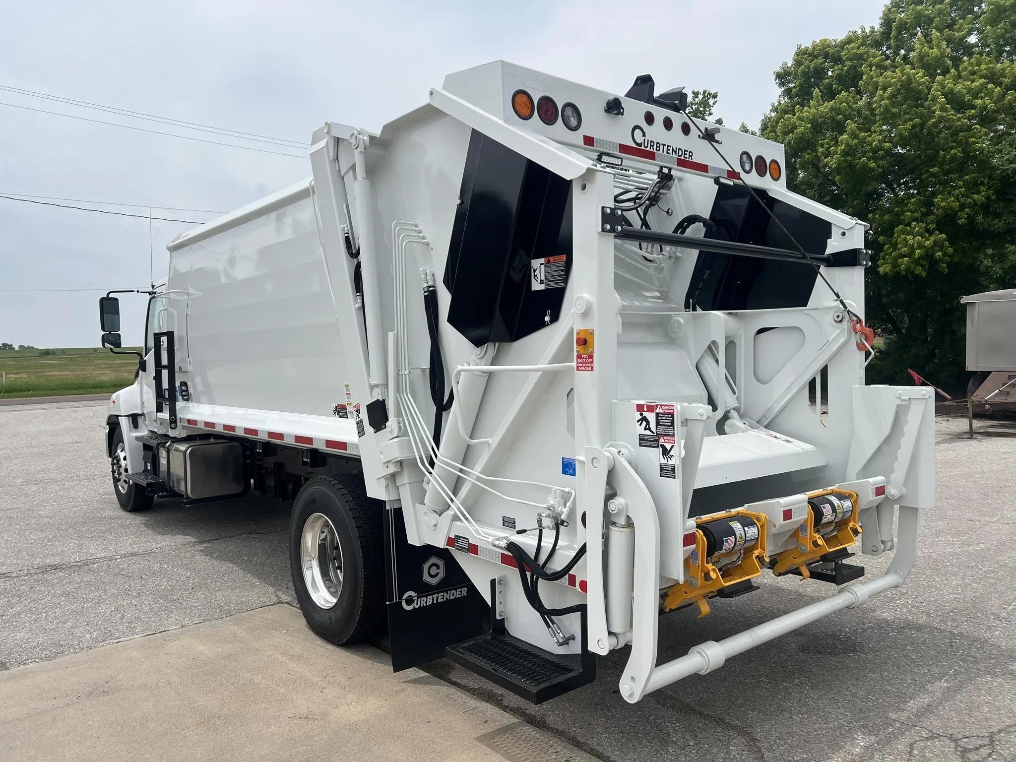 2025 Hino L7 — photo 3
