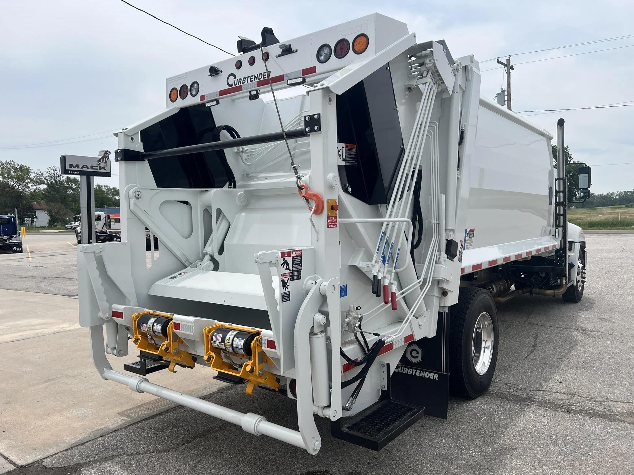 2025 Hino L7 — photo 5