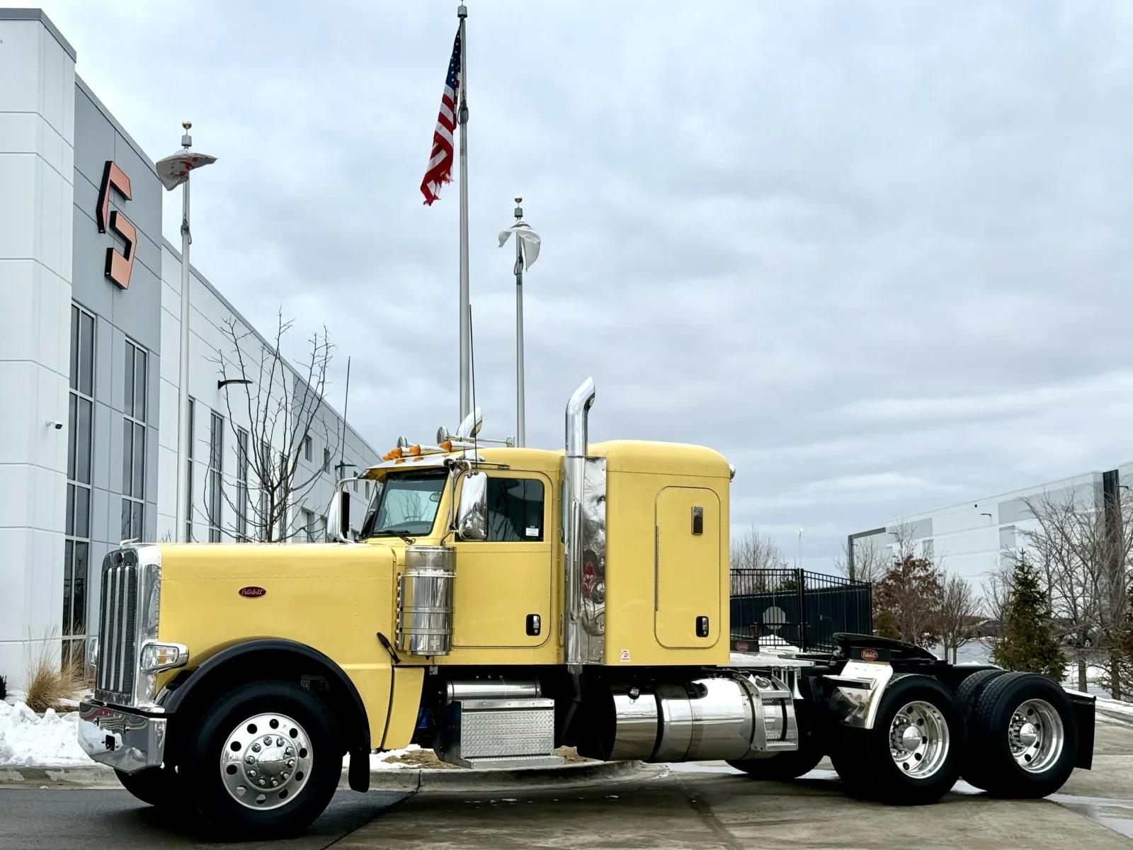 2023 Peterbilt 389