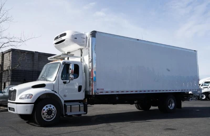 2024 Freightliner M2 106 in Sacramento — photo 4