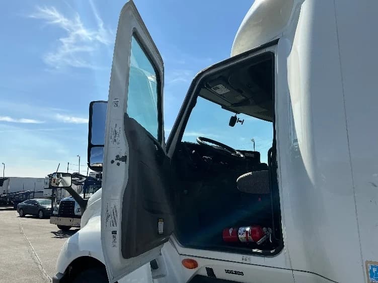 2023 International LT in La Porte, IN — photo 9