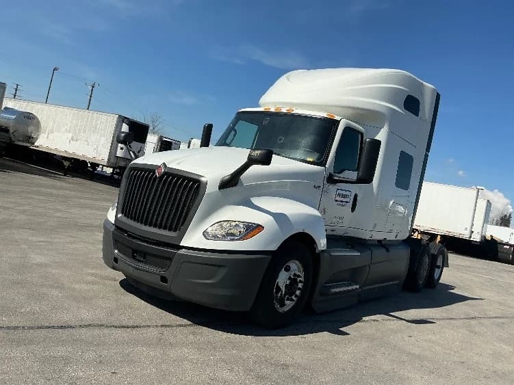 2023 International LT in La Porte, IN — photo 3