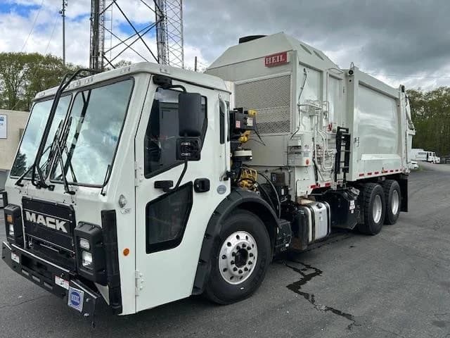 2024 Mack LR