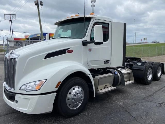 2027 Peterbilt 579 in Lima, OH