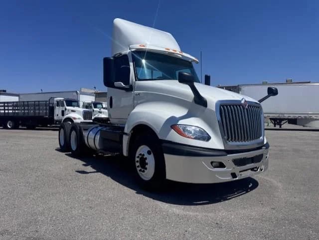 2019 International LT — photo 4