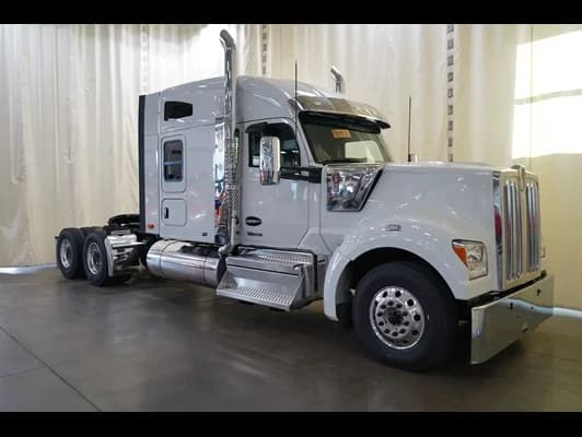2027 Kenworth W990 in Knoxville, TN