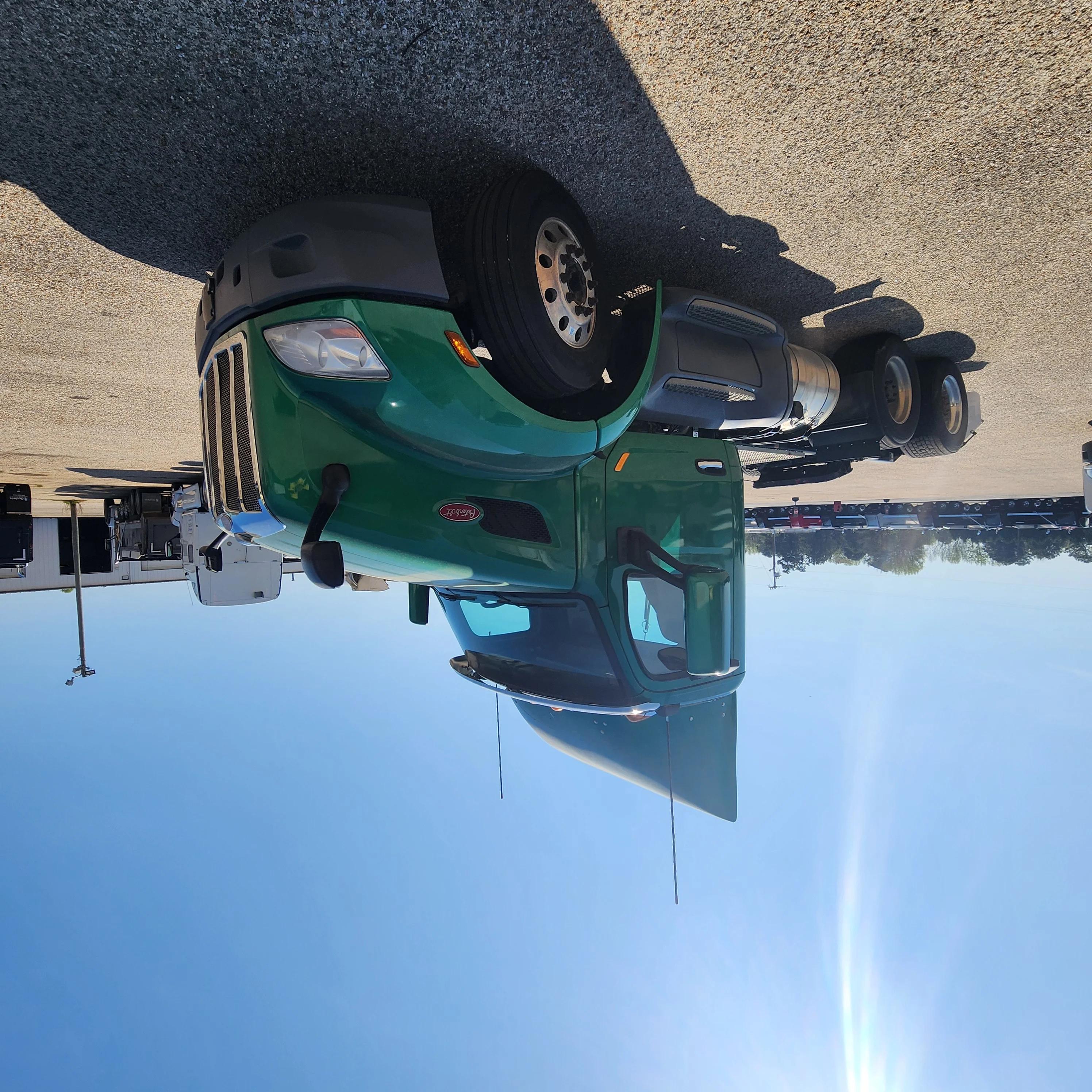 2020 Peterbilt 579 in Dunn, NC — photo 3