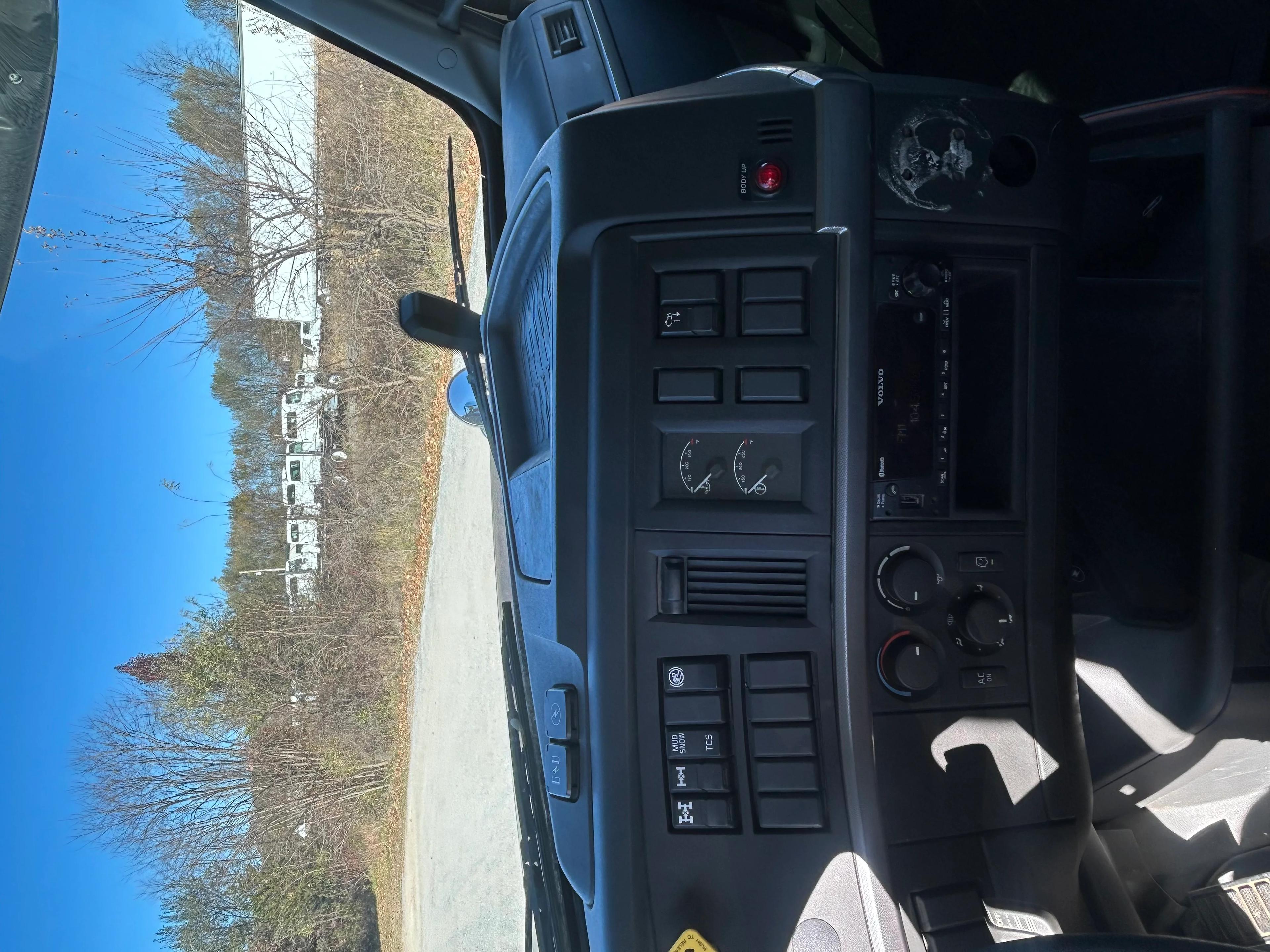 2024 Volvo VHD 300 in ROANOKE, VA — photo 5