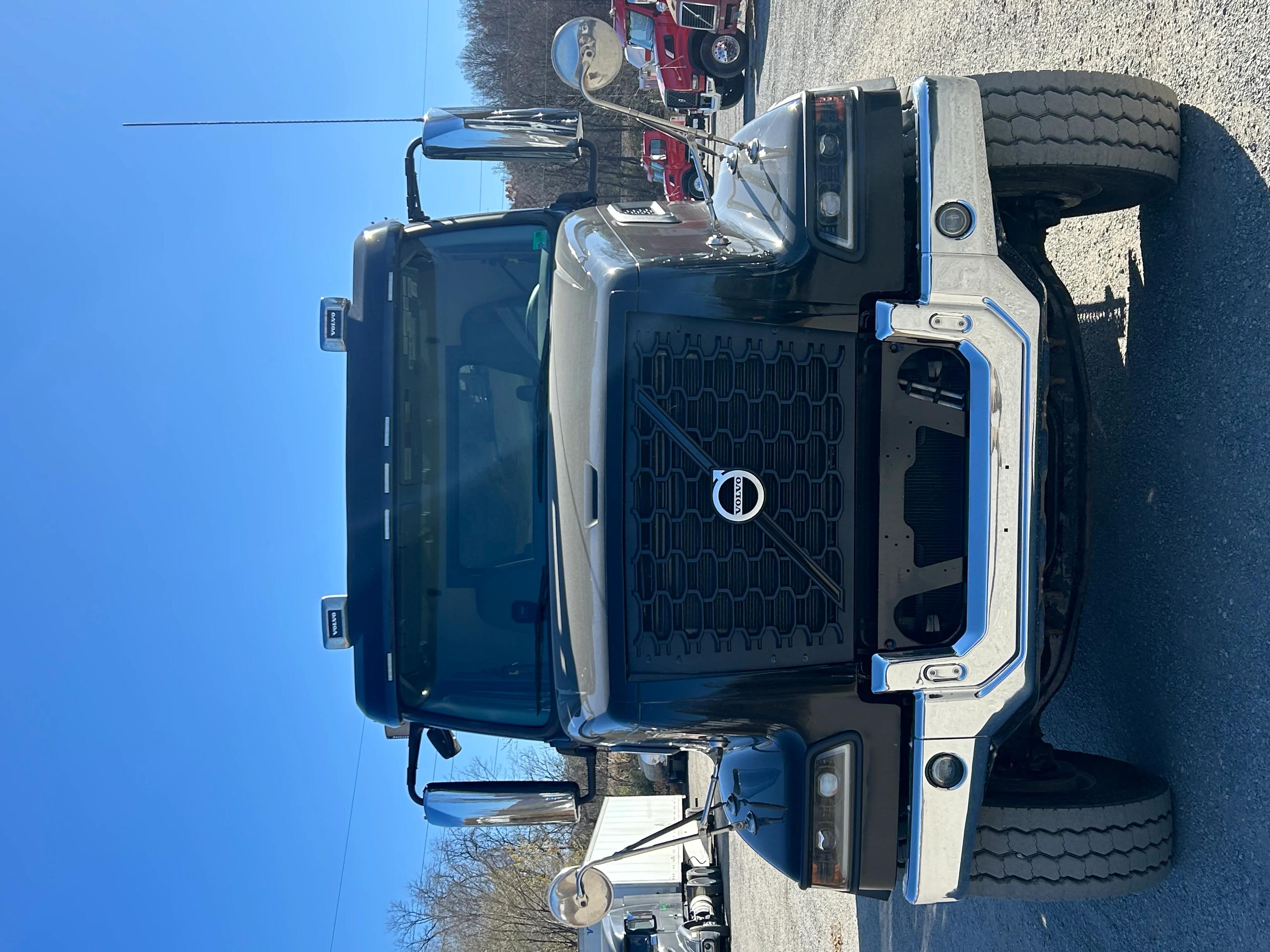 2024 Volvo VHD 300 in ROANOKE, VA — photo 9