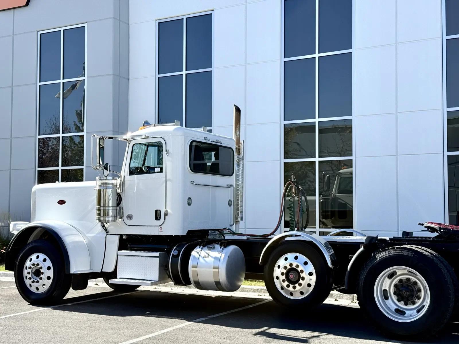 2020 Peterbilt 389 in New Lenox, IL — photo 8